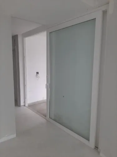 Porta de Correr Atrás da Parede - Esquadrias de PVC