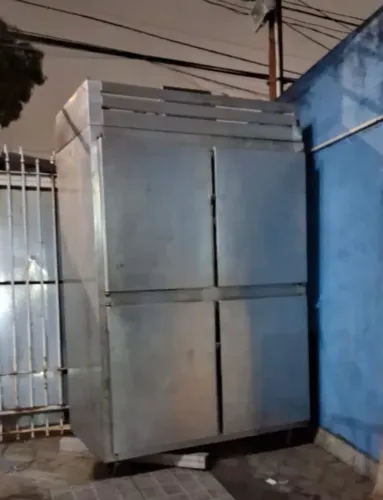 Refrigerador geladeira Comercial inox 4 portas Usada