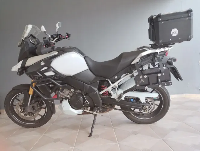 Moto V-Stron 1000  Ano 2016 cor branca 