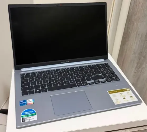 ASUS Vivobook 15 i7-1255U | 16GB RAM | SSD 512GB NVMe Gen4 - Excelente Estado