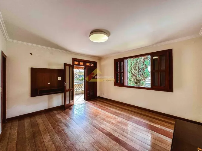 Casa Comercial para aluguel, 4 quartos, 2 suítes, 3 vagas, Centro - Divinópolis/MG