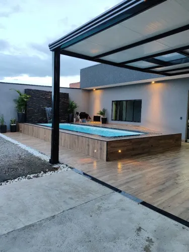 Casa com terreno 12x30 com picina 