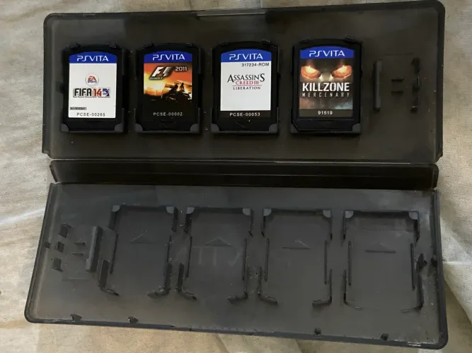 Coleção de 4 Jogos Ps Vita sem Caixa