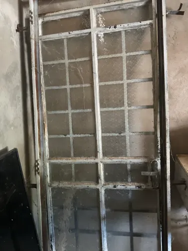 Porta de ferro com vidro