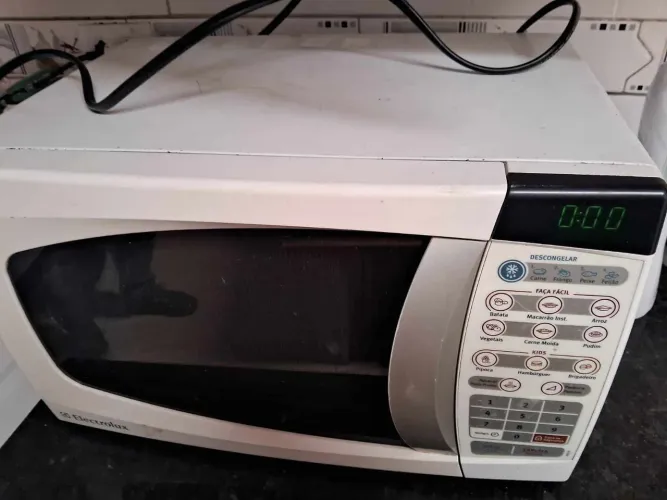 Micro-ondas 25 litros Electrolux só venda retirar no bairro sítio cercado 