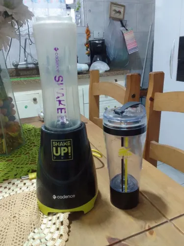 Liquidificador shake up duo cadence + copo sheik ziva a pilha