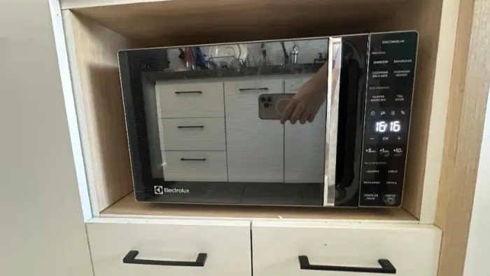 Microondas Electrolux Efficient 23 L