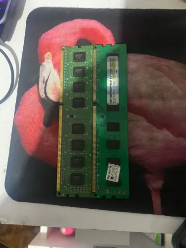 2 pentes de memória ram de 4x ddr3 