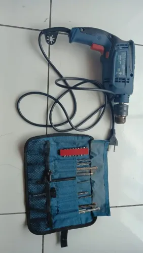 Furadeira e parafusadeira  bosch 