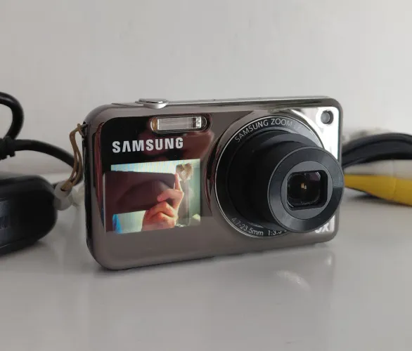 Camera digital Samsung PL120 - 14.1MP Com tela de Selfie!!!