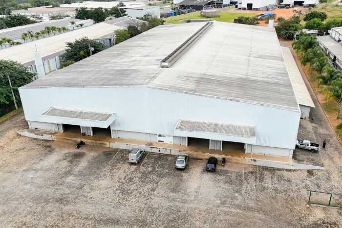 Galpão de 4.840m² á venda no Distrito industrial em Senador Canedo - GO