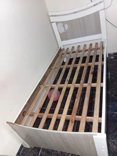 Cama de madeira 