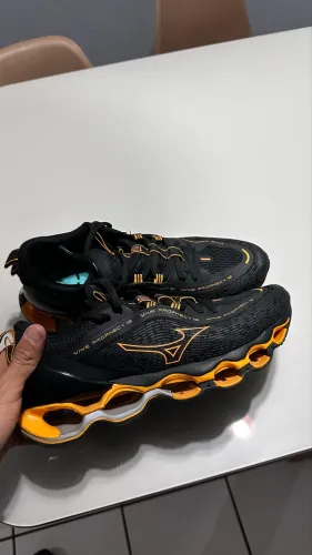 Tênis Mizuno 13 laranja