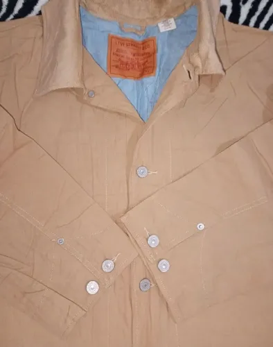 Pct. 23 + Sobretudo Masculino Levi's.