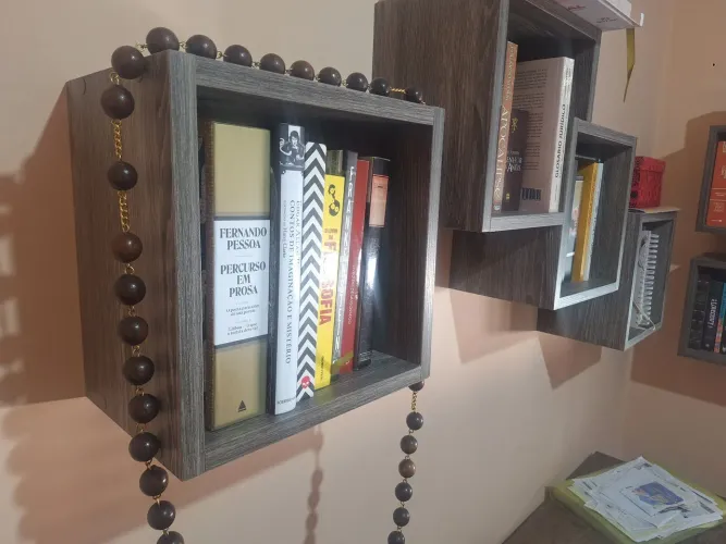 Combão Quarto/Escritório MDF Amadeirado Cinza: Cabeceira + Nichos + Prateleira