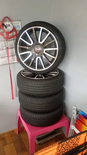 Vende-se jogo de roda aro 17 com apenas 4 mese De uso