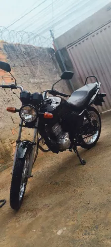 Moto de uso pessoal em bom estado 
