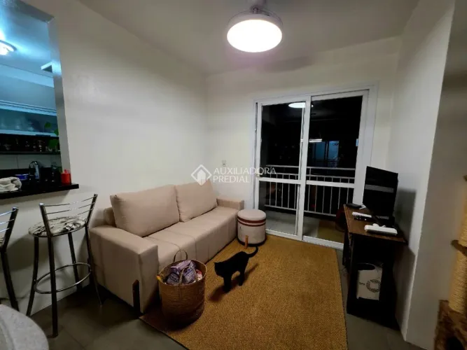 Lindo apartamento, 2 dormitórios,sacada e churrasqueira, móvel da cozinha e vaga de garage