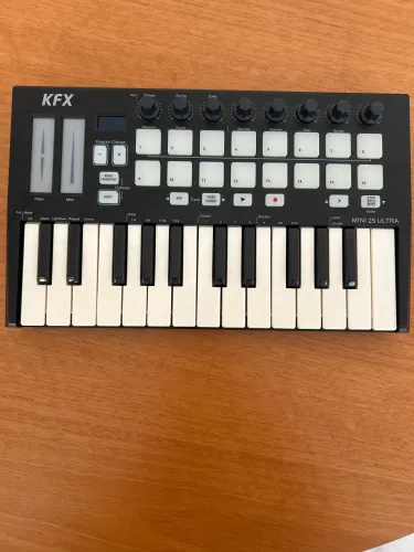 Comtrolador MIDI KFX mini 25 Ultra - 25 teclas, 16 Pads