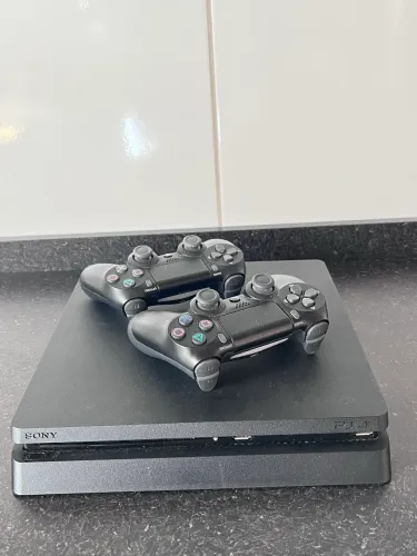 Ps4 slim 1tb 3 mês uso