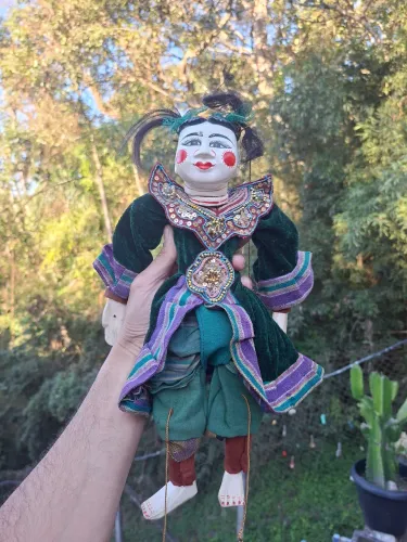 Par de Marionetes Tradicionais de Mianmar (Yoke Thé) - Madeira e Veludo Vintage.