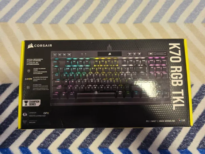 Teclado Gamer Mecânico RGB Corsair K70 Champions Series 