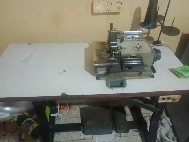 Máquina de costura overloque semi industrial