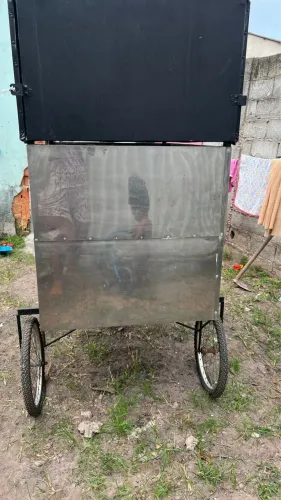Carrinho de cachorro quente e variados