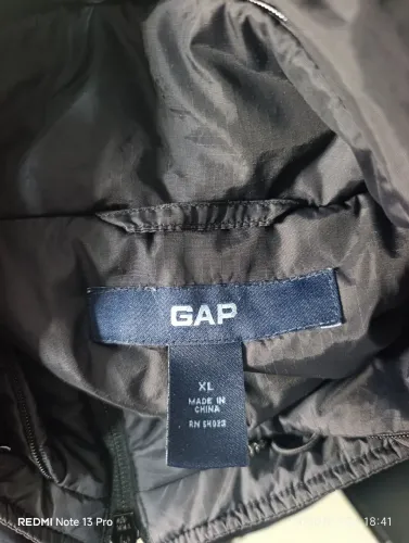 Jaqueta GAP preta nylon com capuz