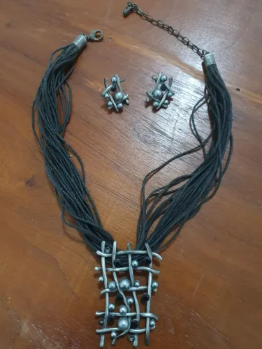 Colar Gargantilha e Par de Brincos