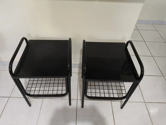 Duas mesinhas de cabeceira vintage/retrô anos 90