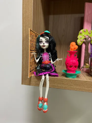 Skelita Calaveras Com Todos Os Acessórios Inclusive Plástico na Barriga