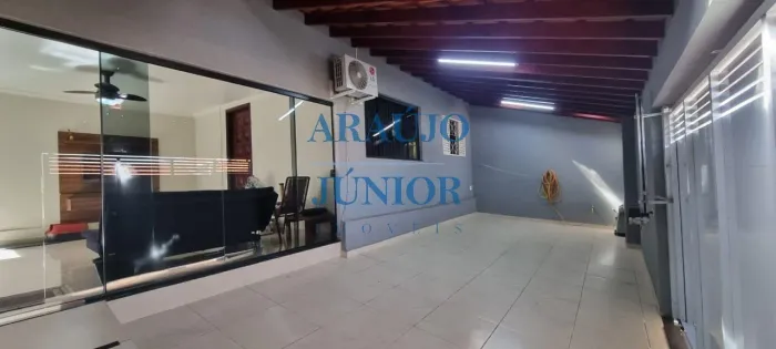 Imperdível! Casa à venda em Americana-SP, bairro Antônio Zanaga I, 3 quartos, 1 sala, 2 ba