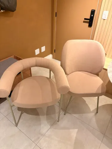 Kit com 4 Cadeiras Linee Semi Novas - Apenas 2 meses de uso | Design Moderno