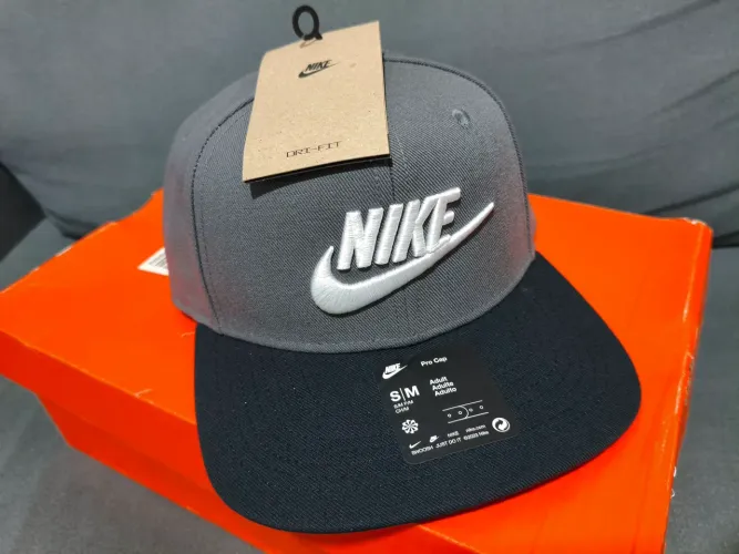 BONÉ NIKE CINZA ORIGINAL NOVO TAMANHO P/M