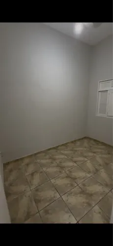 Alugo casa 