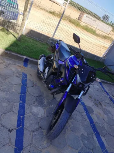 Vende se FZ15 semi Nova