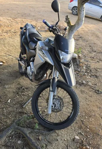 Vendo XRE 300 impecável e de procedência