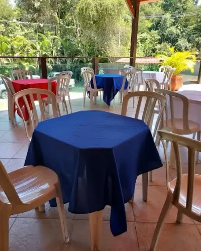 Aluguel de mesas e cadeiras ( COM TOALHAS ) na parte alta