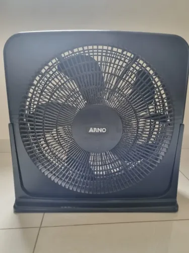 Circulador de Ar três velocidades e reclinável Grande Preto