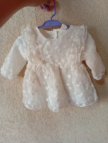 Vendo vestido de bebê