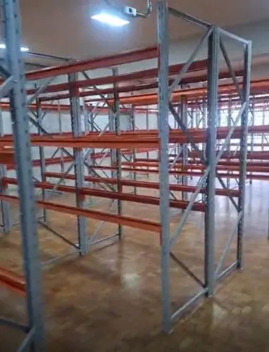 Mini porta paletes com 2m A x 1,80m L x 80cm P.  Grande quantidade. Usado - Ótimo preço