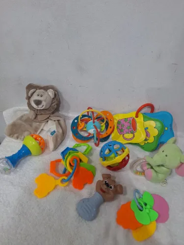 Lote de brinquedos de bebê estado de novo