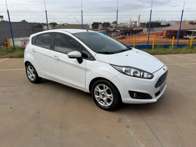 Ford Fiesta SEL 1.6 16V Flex Mec. 5P 2017