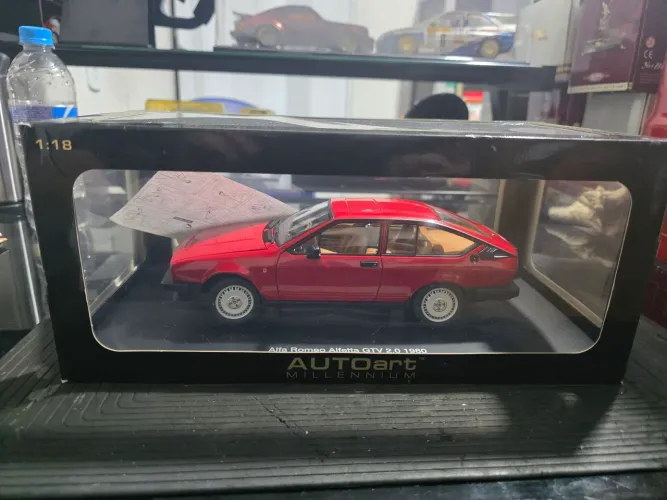 Miniatura autoart 1:18 alfa romeo alfetta gtv 2.0 1980