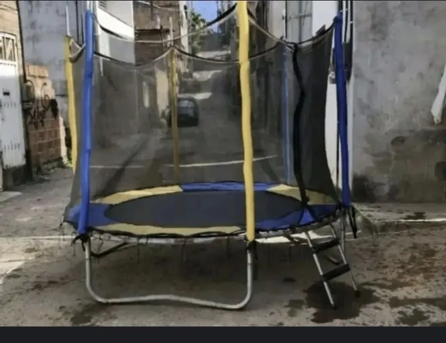 Cama elásticas grande com 3 metros de diâmetros, perfeito estado! 