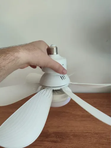 Ventilador de bocal e lâmpada com diferentes níveis