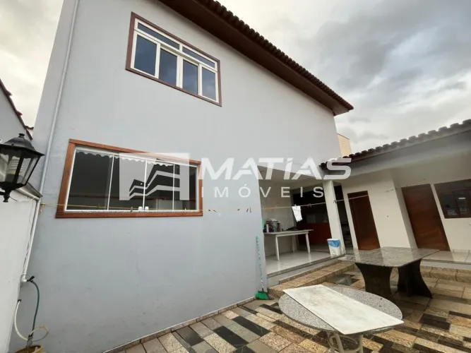 Imóvel de Luxo à Venda em Alfredo Chaves-ES: 3 Quartos, 1 Suíte, 2 Salas, 4 Banheiros, 4 V