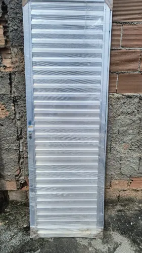 Porta de alumínio 70x210
