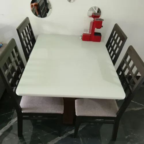 Mesa com 4 cadeiras seminova
